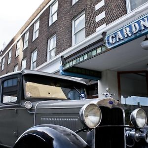 Gardner Hotel & Hostel